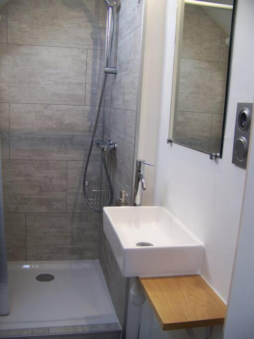 Rennes: Studio 4 Couchages, Proche Commerces, Bus. Eksteriør billede